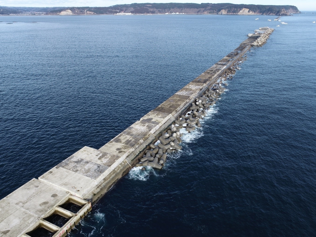 久慈港湾口地区防波堤(北堤)消波ブロック据付工事