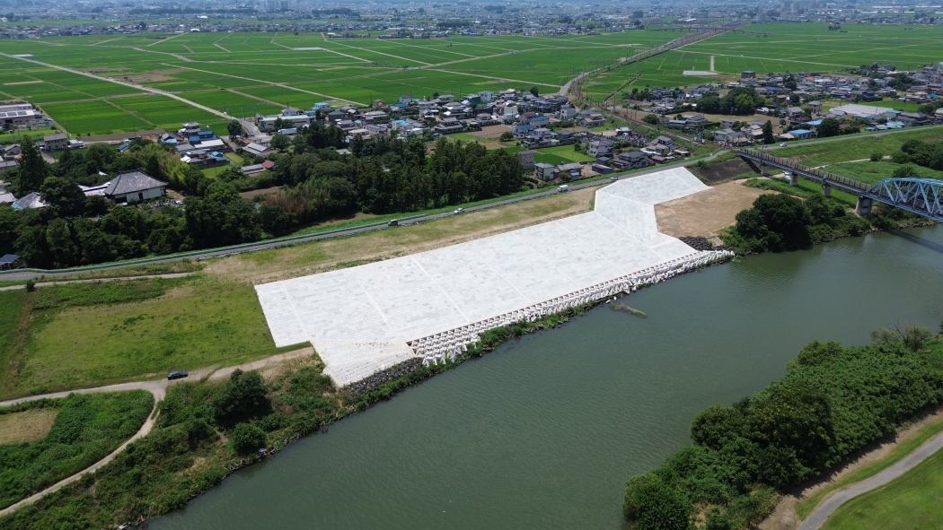 R4荒川右岸古谷上地区築堤護岸工事