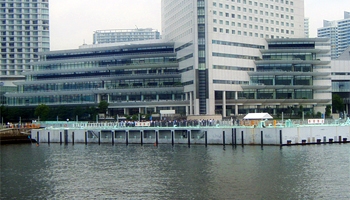 横浜港浮体式海上防災基地移設工事　